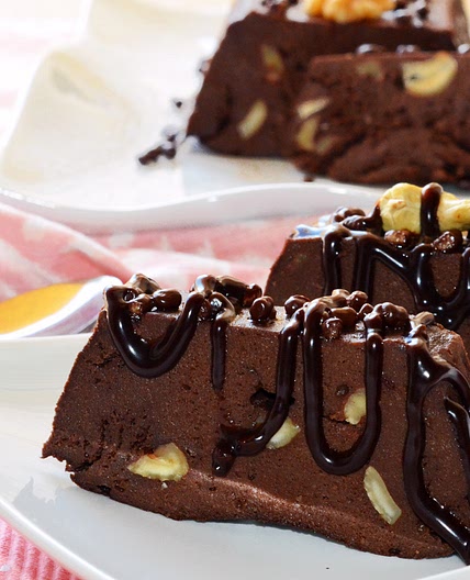 Bizcocho húmedo de chocolate (tipo brownie), receta saludable que se hace en 10 minutos
