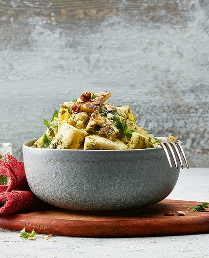 Pasta mit Blumenkohl und Haselnuss-Pesto