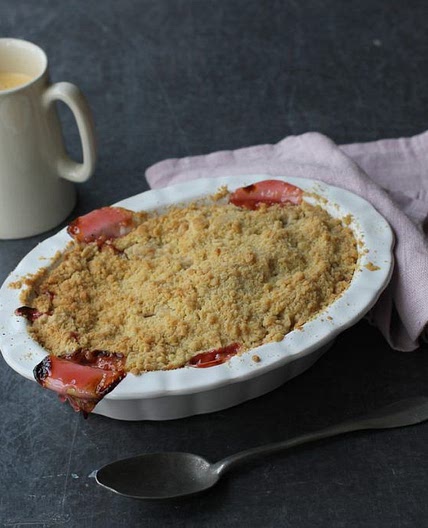 Rhubarb crumble