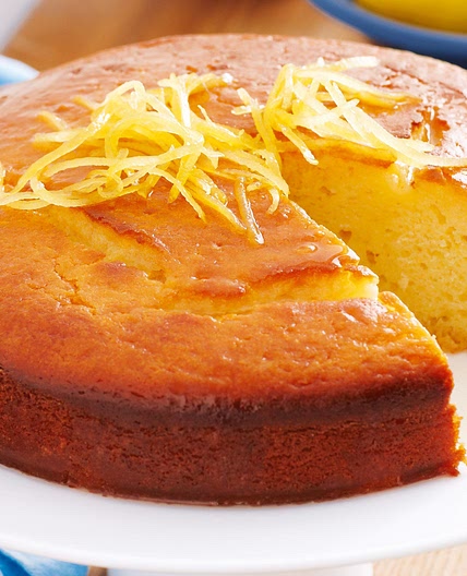 Lemon yoghurt cake with syrup