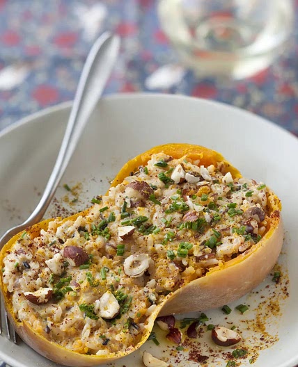 Courge butternut farcie au riz et aux noisettes    Étape 1     courge      Cuire les courges à la vapeur douce ou à l'eau pendan
