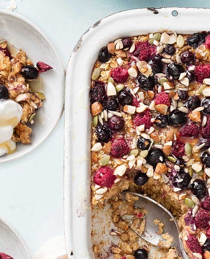 Mixed berry baked oats pudding