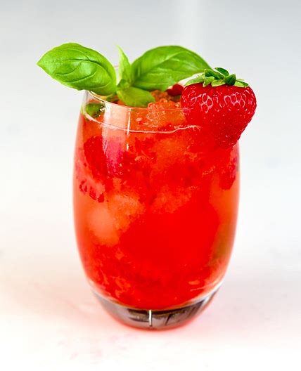 Simple Strawberry Mocktail (Strawberry Limeade)