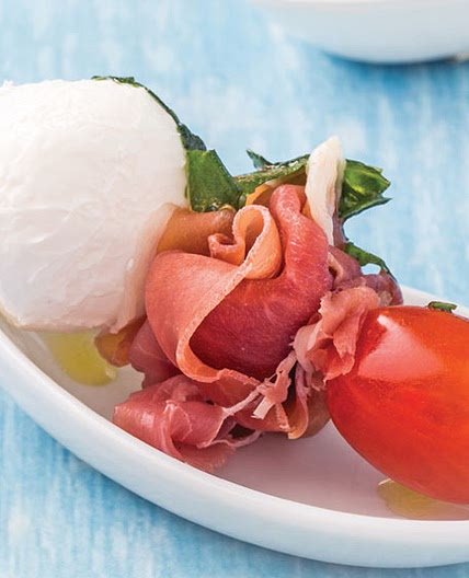 Brochetas de jamón serrano estilo caprese