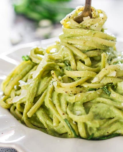 Kallah’s CREAMY Spinach Avocado (Veggie) Pasta