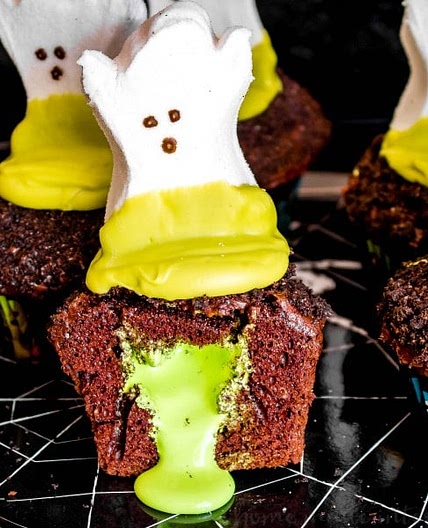 Easy Halloween Ghost Cupcakes