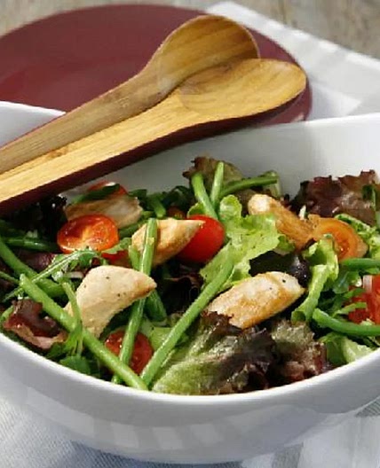 Salade de poulet et légumes croquants
