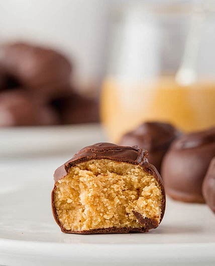 Healthy Peanut Butter Balls (vegan, gluten-free)