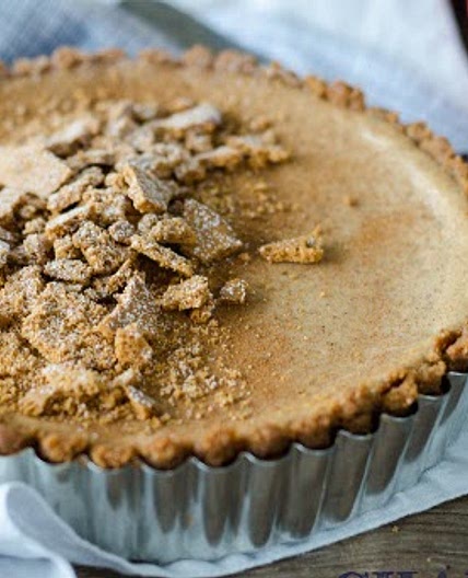 Vanilla Chai Spiced Cheesecake Pie