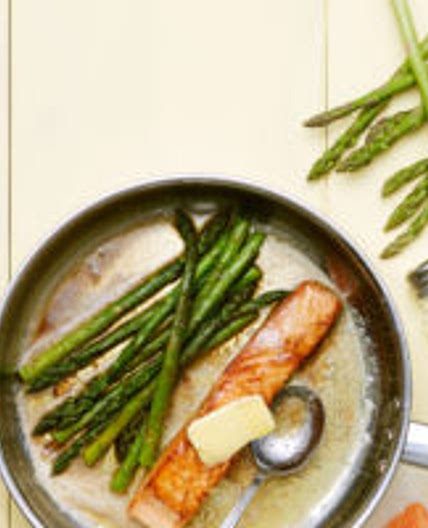 Keto fried salmon with asparagus