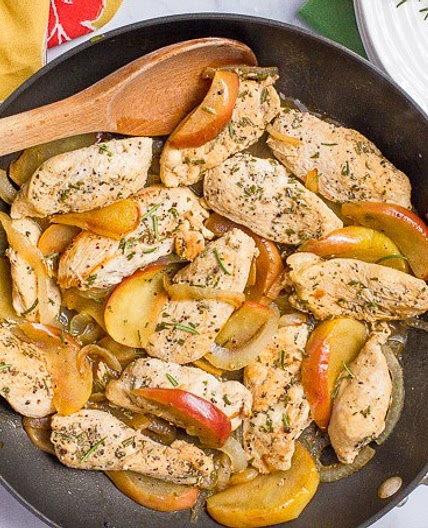 Sauteed chicken and apples with rosemary