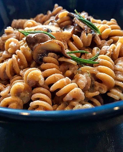 Creamy, Vegan mushroom and rosemary pasta