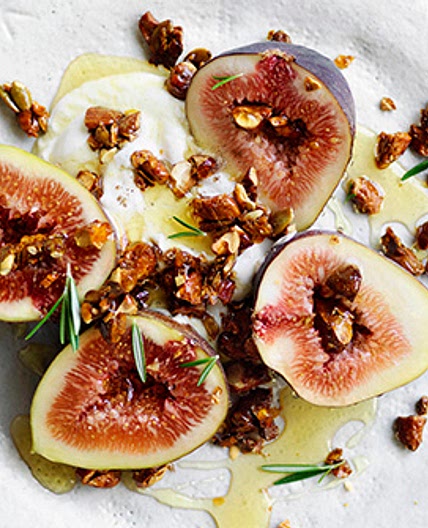 Figs with cardamom yoghurt and nut crumble