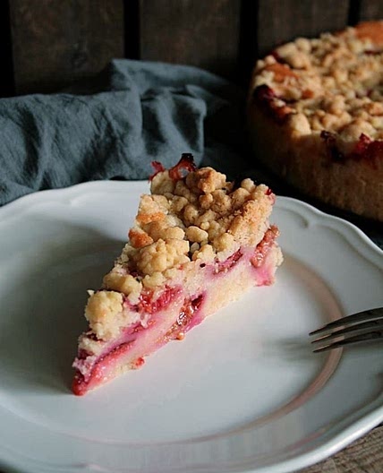 Juicy Fruit Crumble Cake