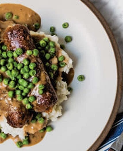 Quorn sausages, potatoes, veg & gravy