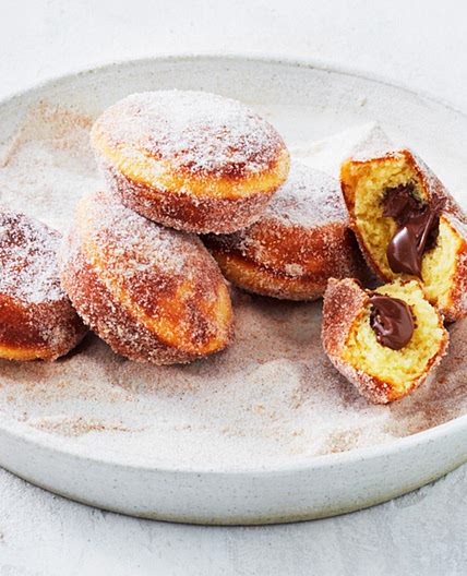 Pie maker Nutella doughnuts recipe