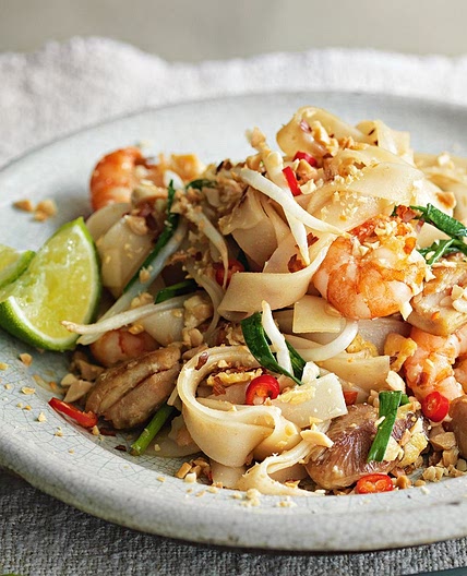Chicken and prawn pad Thai
