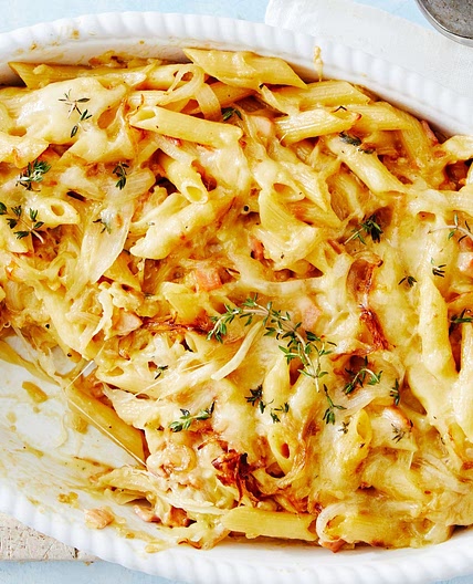 Cheesy French onion pasta bake recipe
