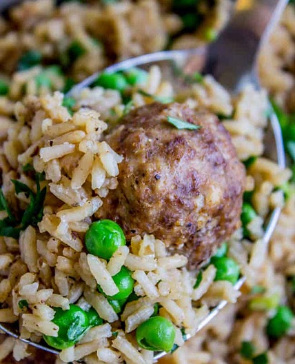 One Skillet Beef Meatballs with Rice and Peas