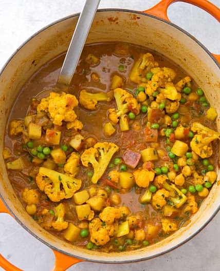 Indian-Style Vegetable Curry with Potatoes and Cauliflower 