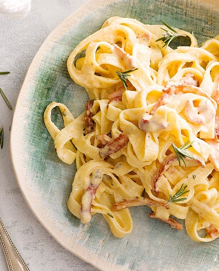 Creamy fettuccine carbonara