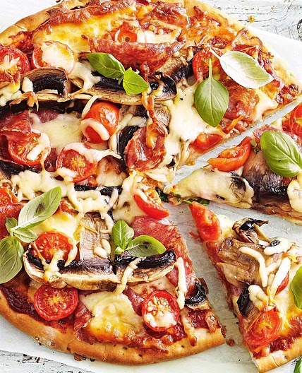 Easy, cheesy salami and mushroom pizza