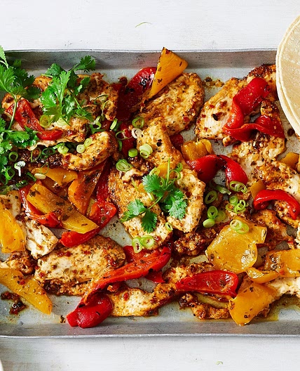 10-minute chicken fajita tray bake recipe