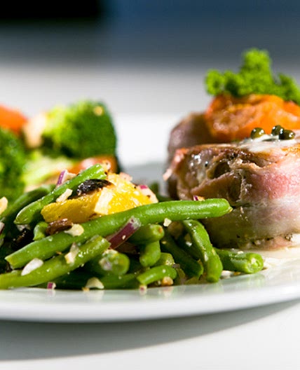 Salade de haricots verts, lardons et tomates