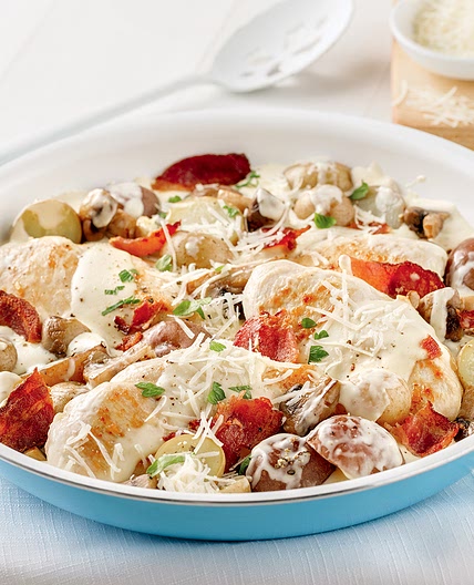 Poêlée de pommes de terre et poulet carbonara au bacon