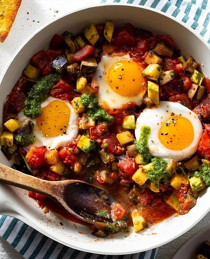 Spanish pisto con huevos with tomatoes, eggplant, and garlic bread