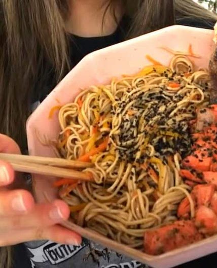 Stir fry soba noodles with salmon