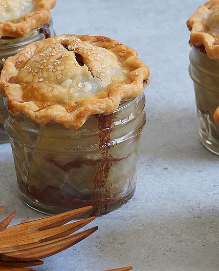 Mini Mason Jar Apple Pies
