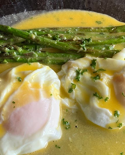 Poached eggs with easy lemony Hollandaise sauce (low sodium)