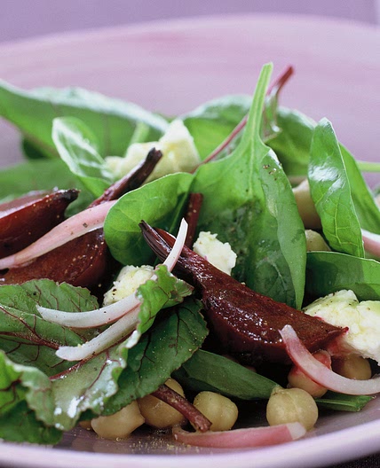 Beetroot and chickpea salad