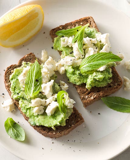 Avocado & feta smash on toasted rye