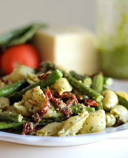 Pesto Pasta with Sun Dried Tomatoes and Roasted Asparagus