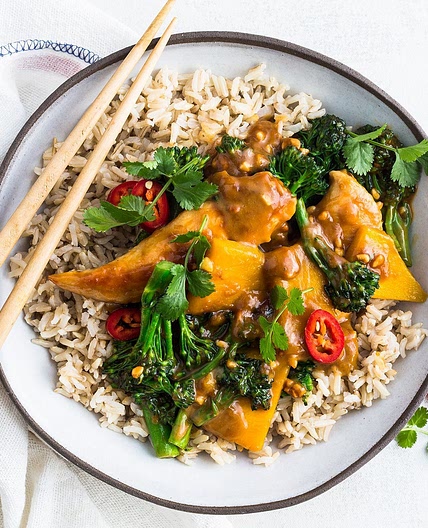 Healthier chicken satay stir-fry