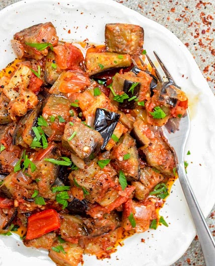 Aubergine in tomato sauce