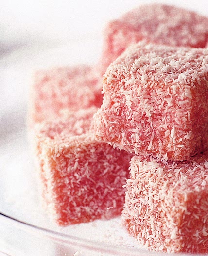 Strawberry lamingtons