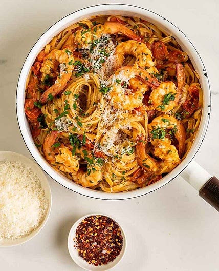 15-minute garlic & prawn linguine