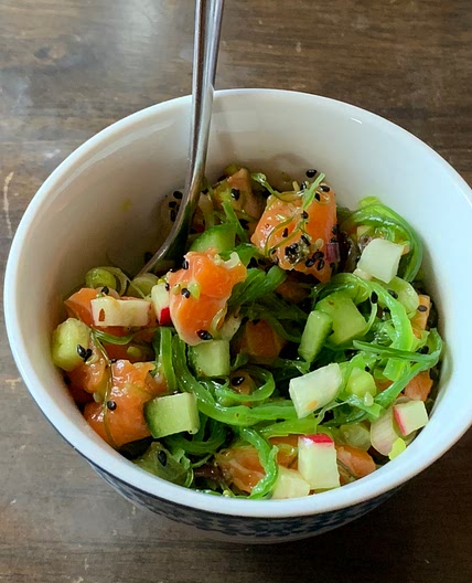 Salmon and seaweed salad poke bowl (low sodium)