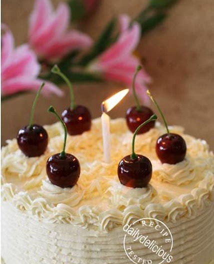 WHITE CHOCOLATE CAKE WITH WHITE CHOCOLATE BUTTER CREAM FROSTING