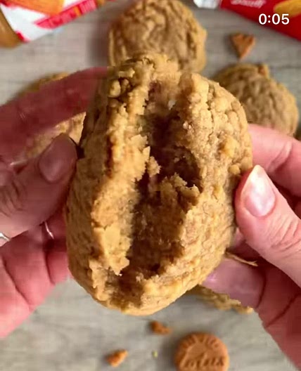 Biscoff cloud cookies 