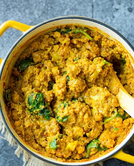 GOLDEN CAULIFLOWER QUINOA CURRY