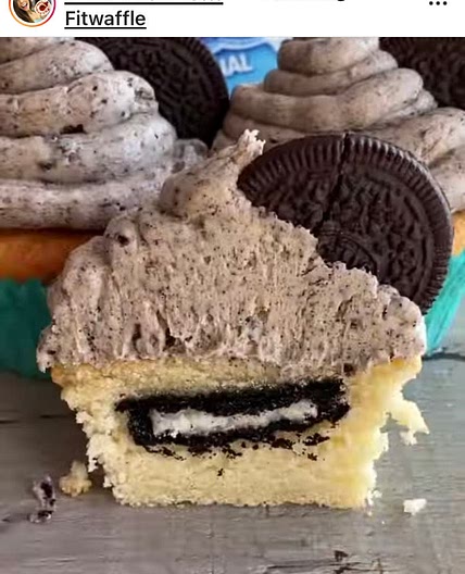 Oreo surprise cupcake 