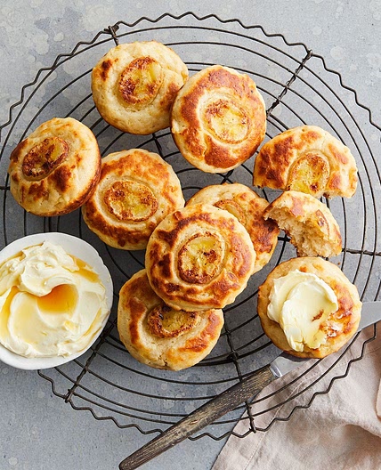 4-ingredient pie maker banana bread muffins recipe