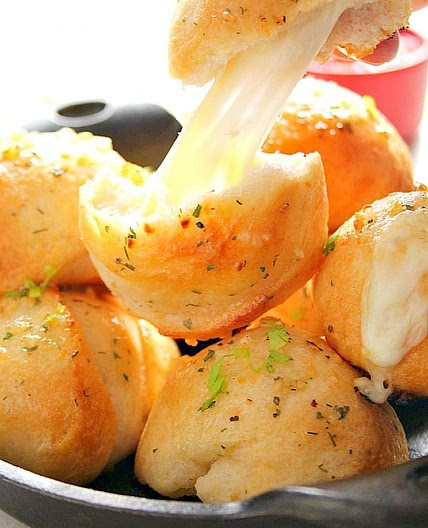 Easy Garlic Cheese Bombs