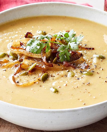 Red lentil soup with caramelised onion