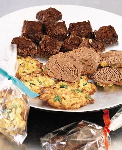 Chocolate raisin clusters