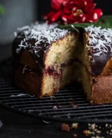 LAMINGTON CAKE